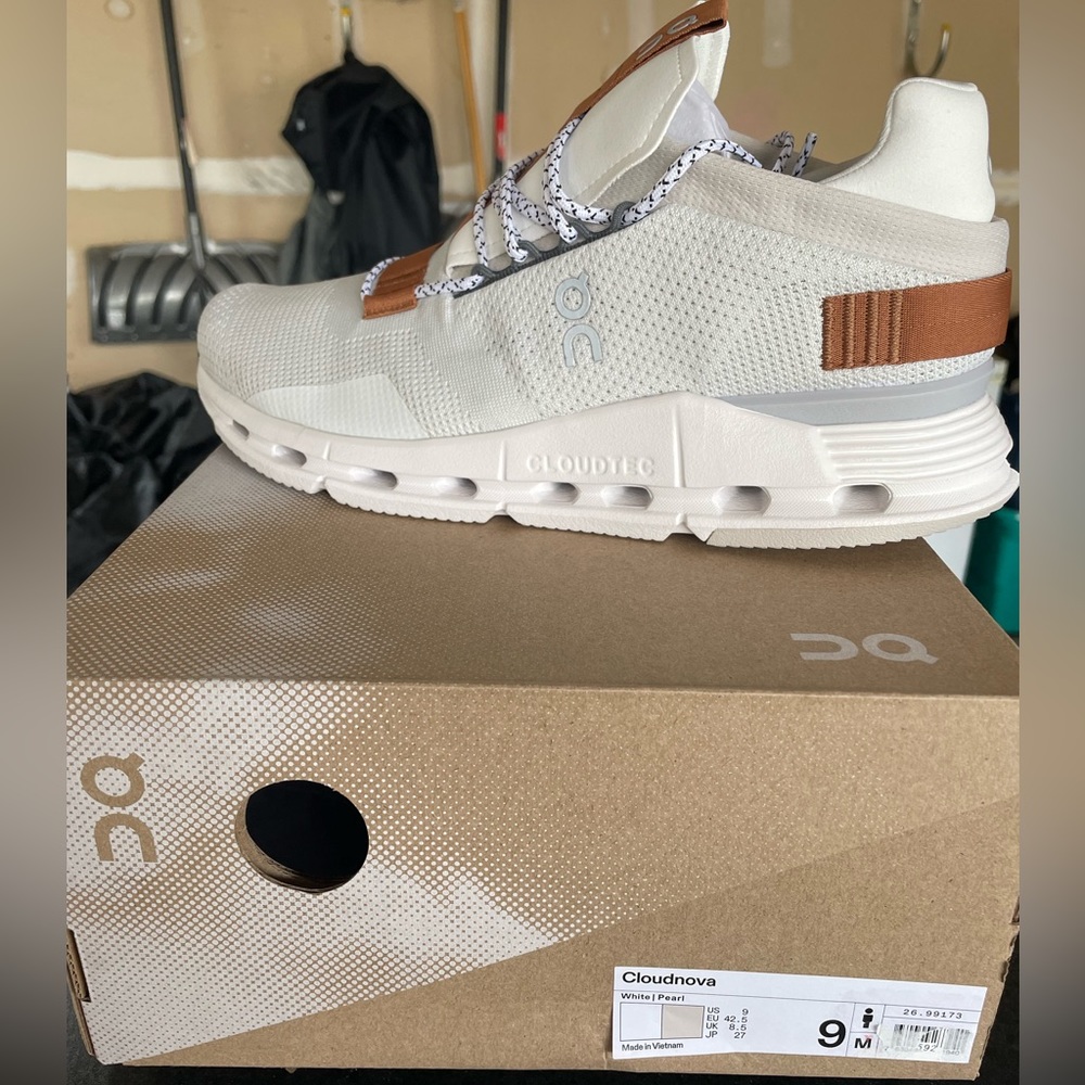 Brand new in box Mens Cloudnova sneakers